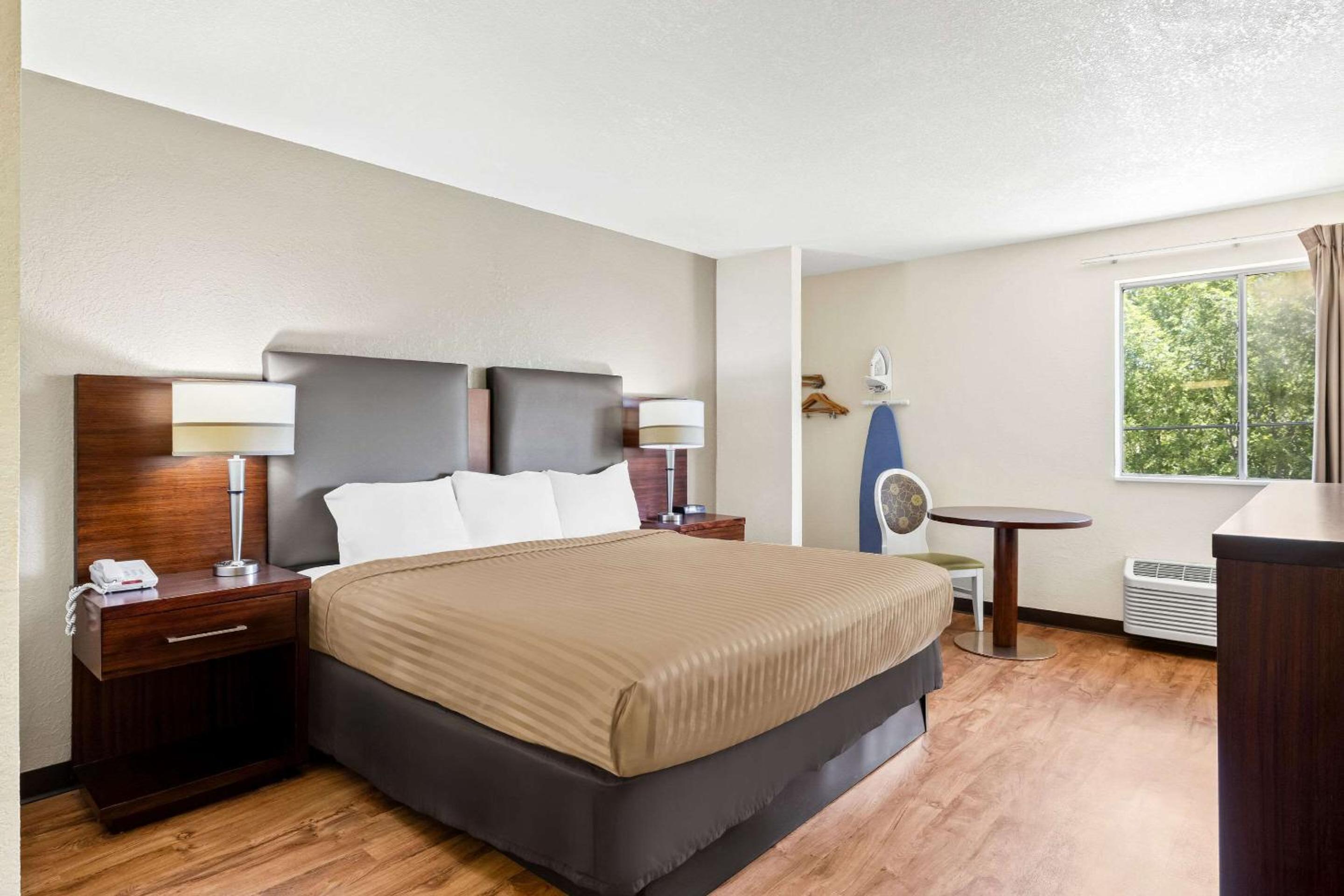 Emporia Vacations - Econo Lodge - Property Image 34