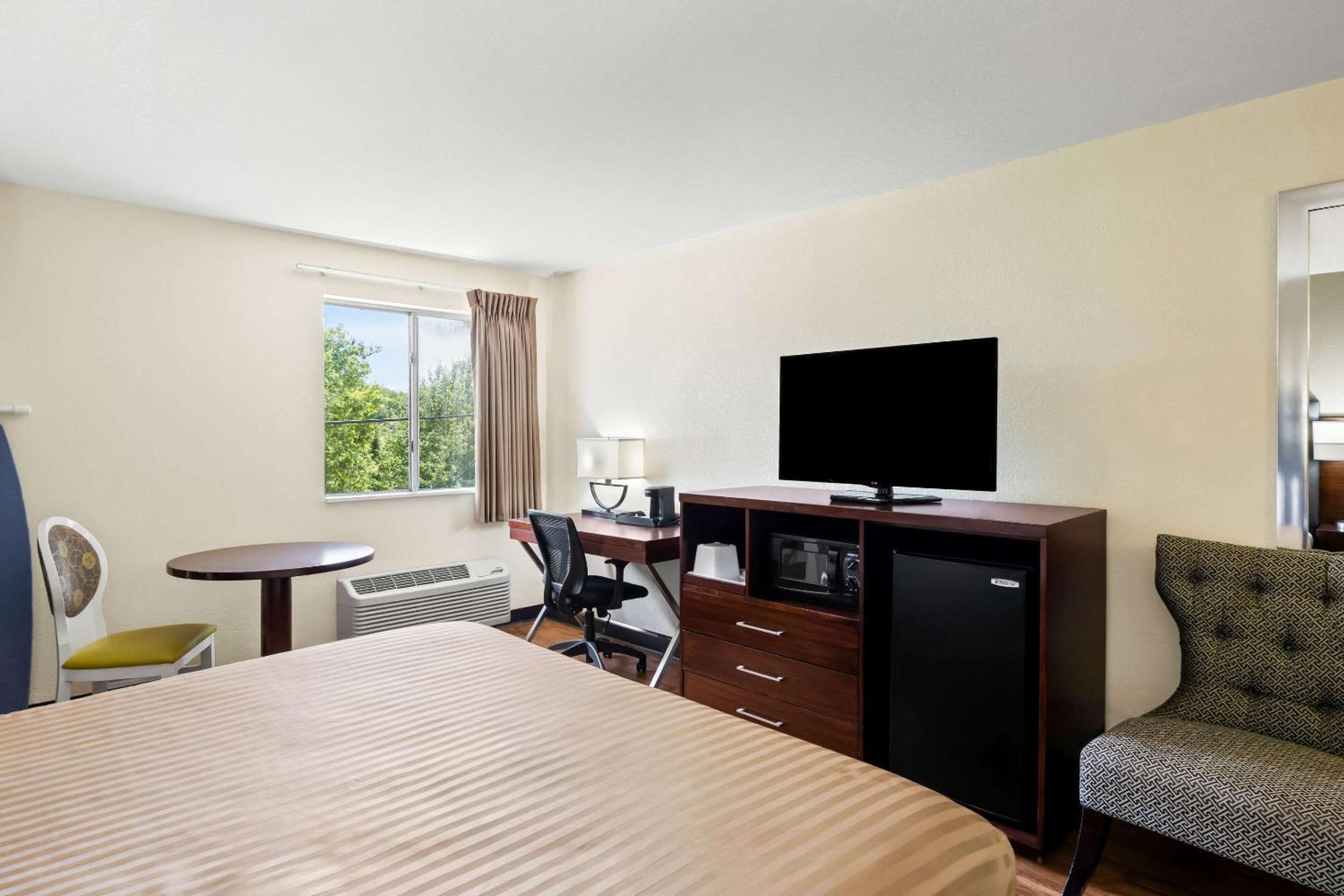 Emporia Vacations - Econo Lodge - Property Image 35