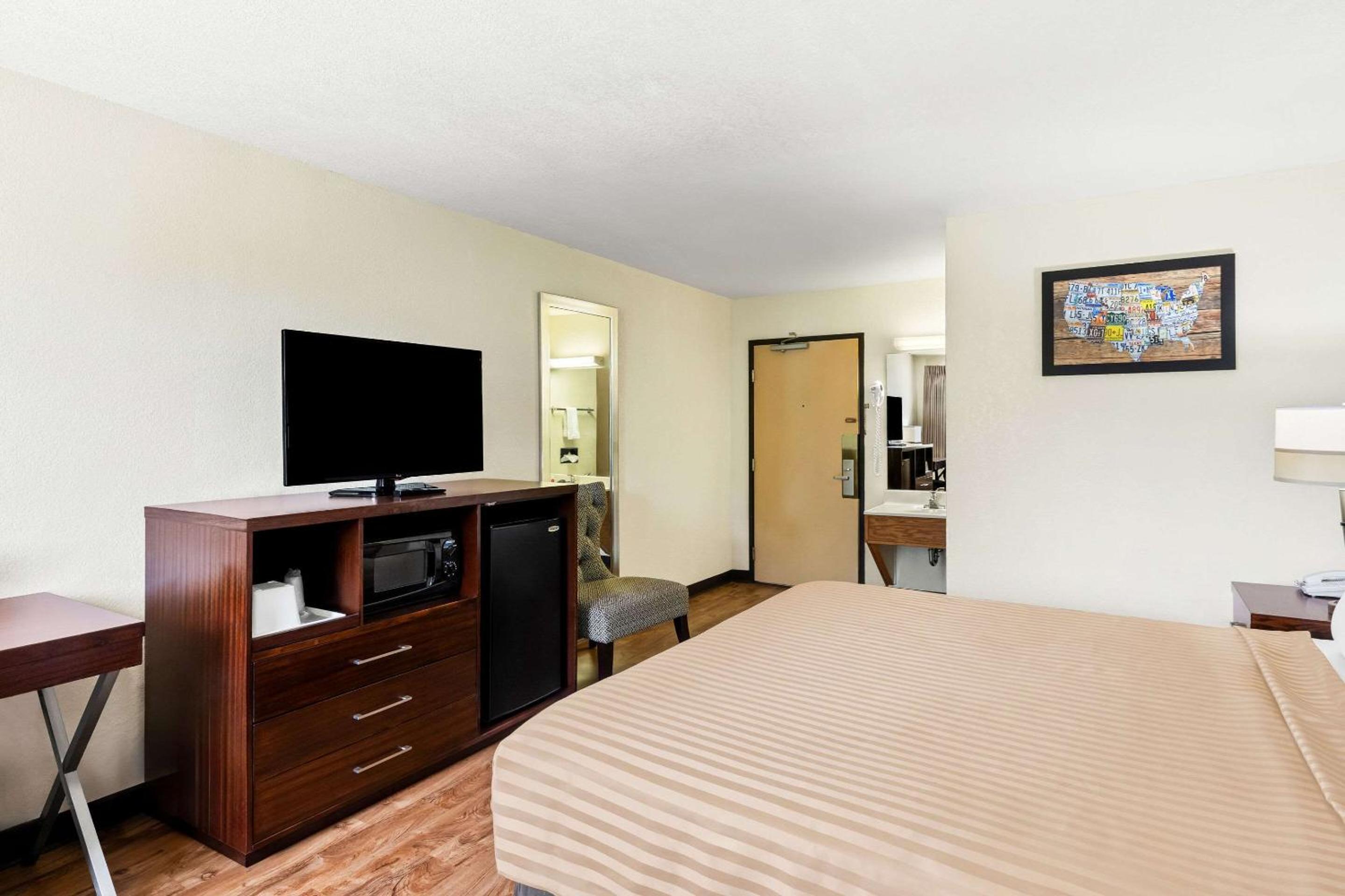 Emporia Vacations - Econo Lodge - Property Image 36