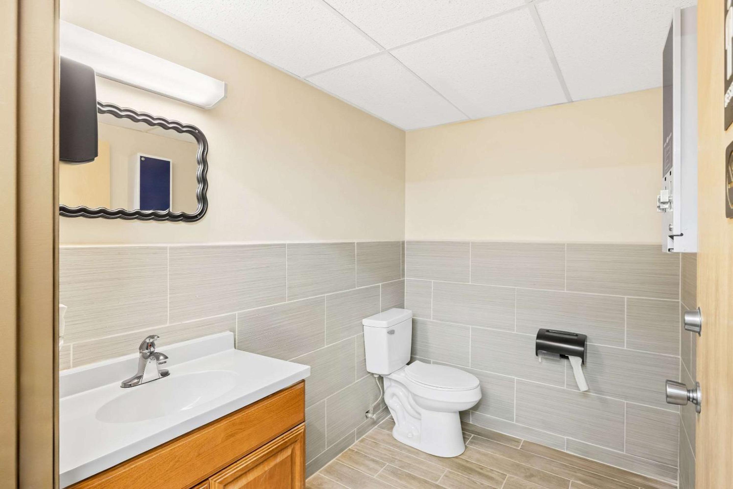 Emporia Vacations - Econo Lodge - Property Image 38