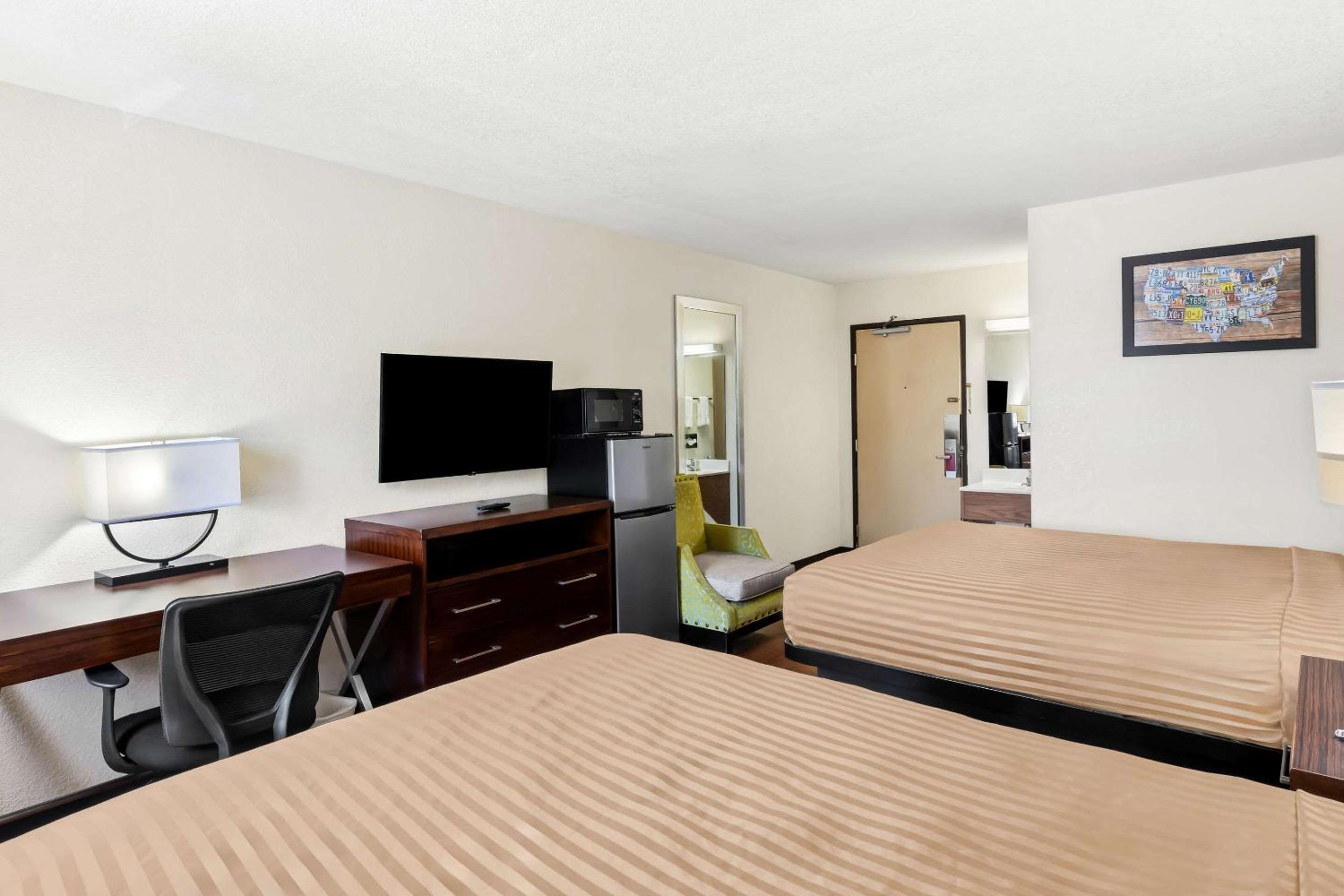 Emporia Vacations - Econo Lodge - Property Image 41