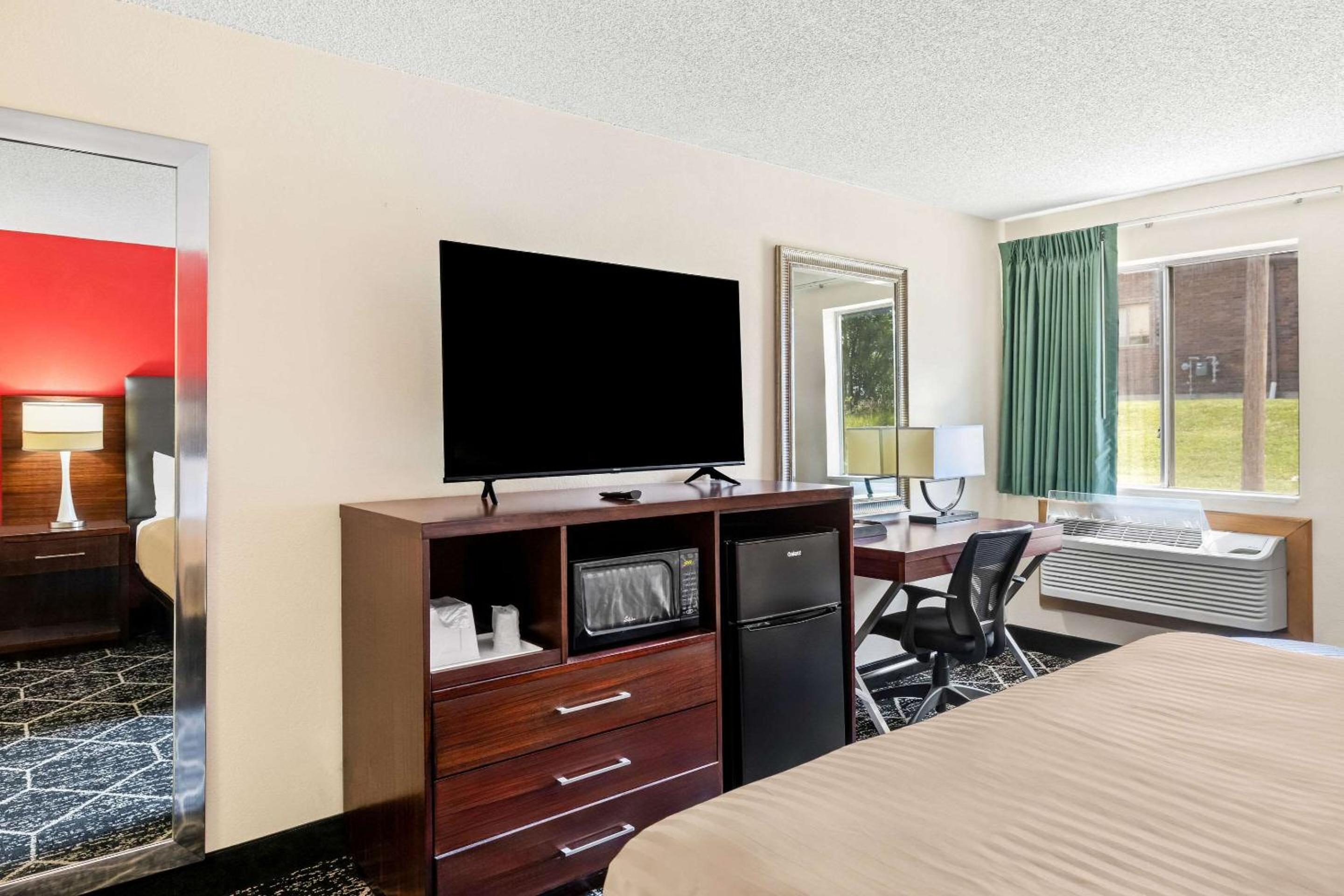 Emporia Vacations - Econo Lodge - Property Image 45