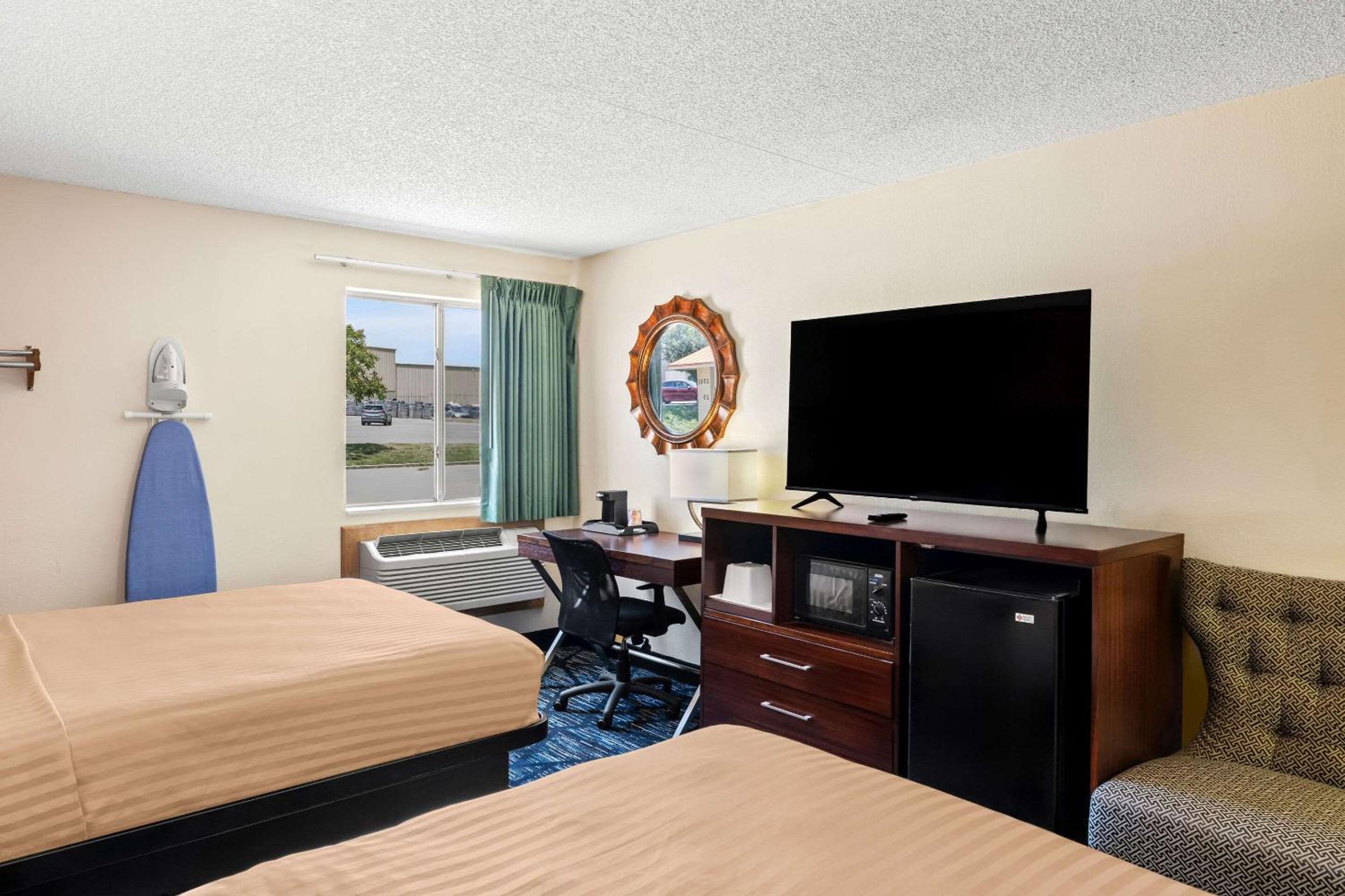 Emporia Vacations - Econo Lodge - Property Image 13