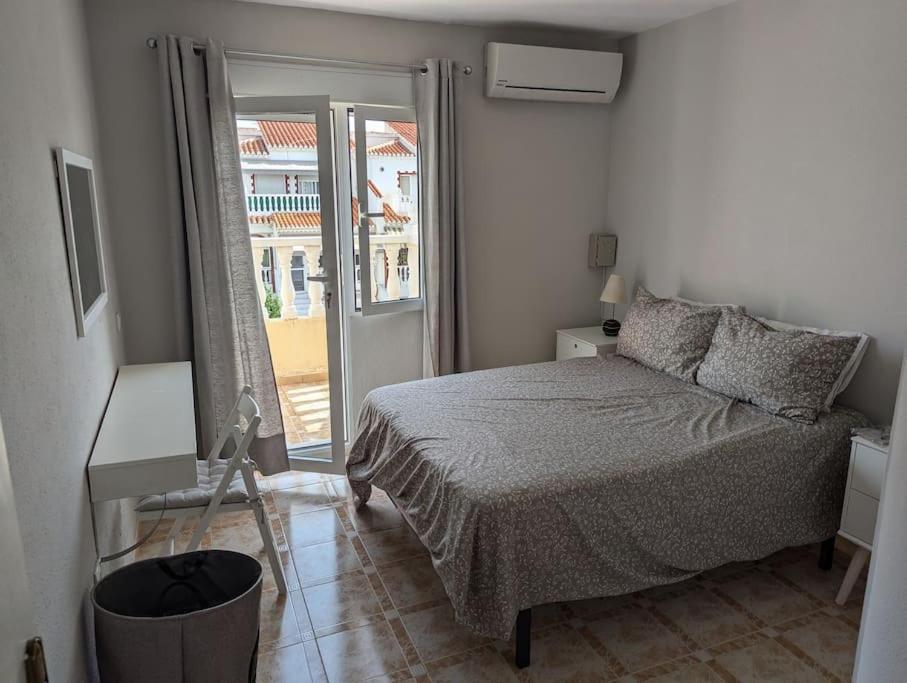 Lovely 3 bed house on complex view 2