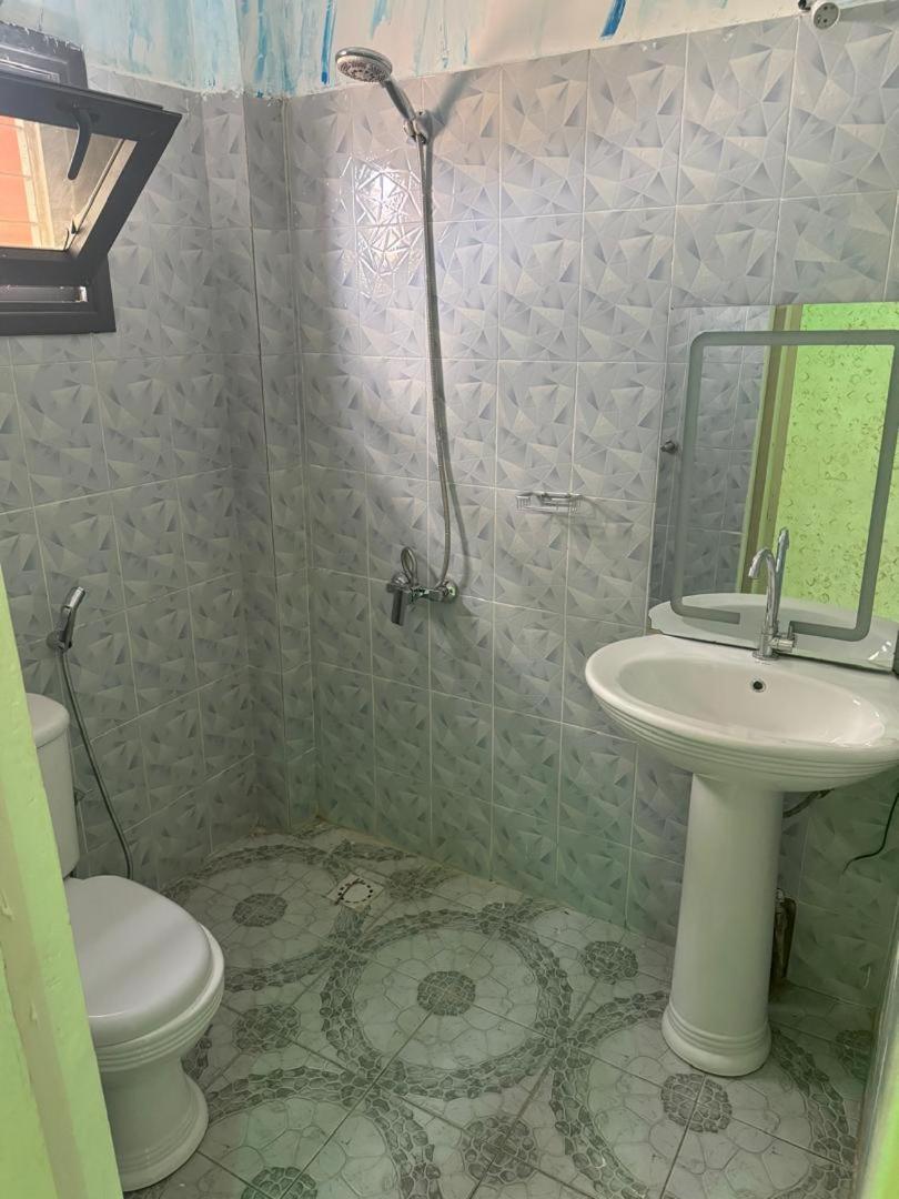 GuestCity Appartement meublé croisement Malicounda Route de Saly 10MN PLAGE view 4