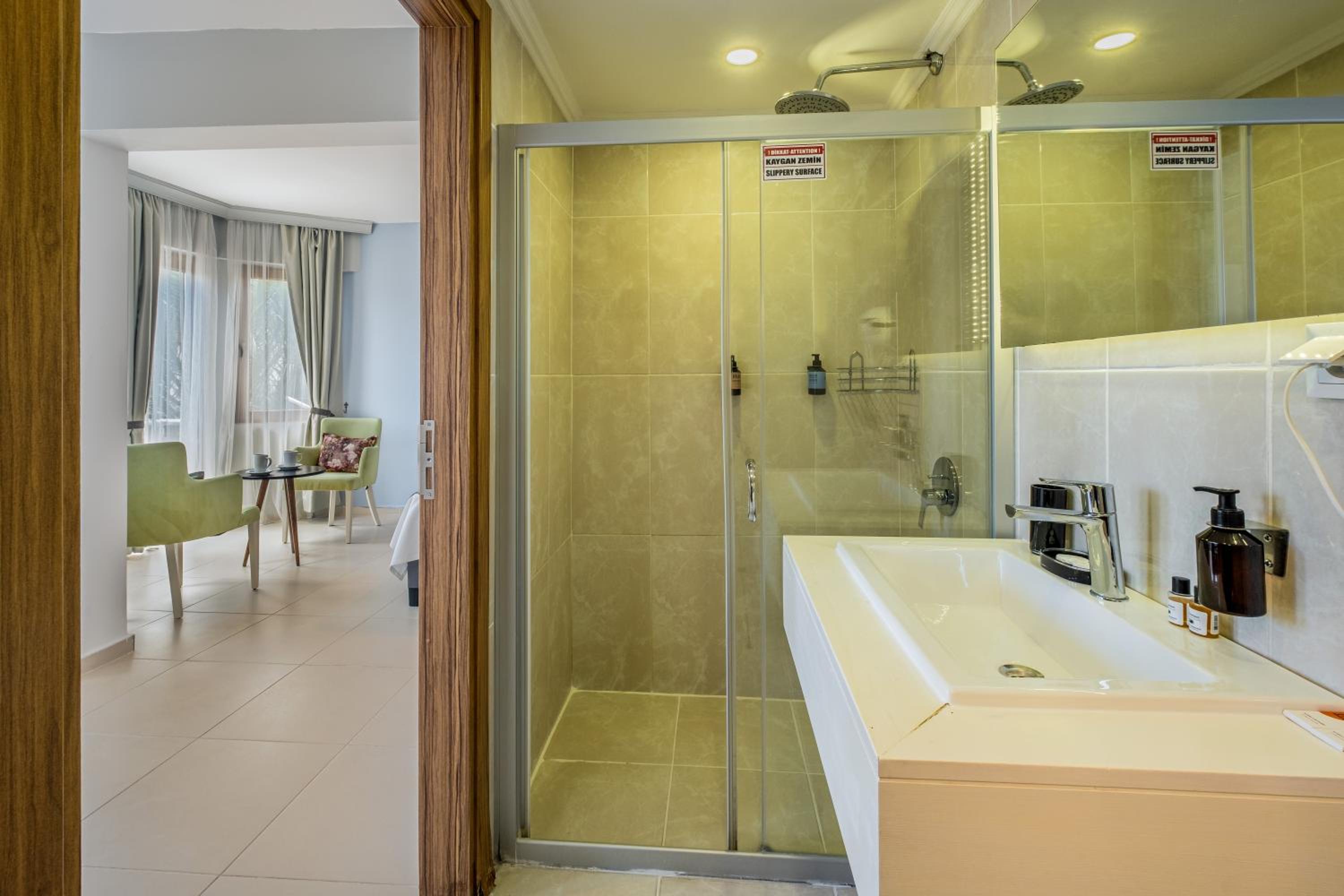 Himm Hotel - Image 19