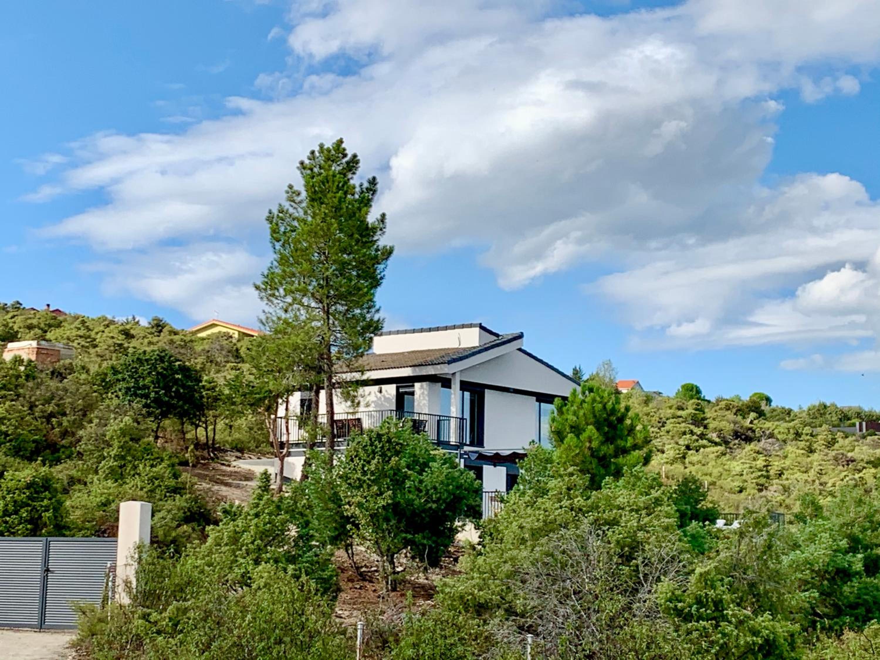 Chalet a estrenar, espectaculares vistas a la montaña