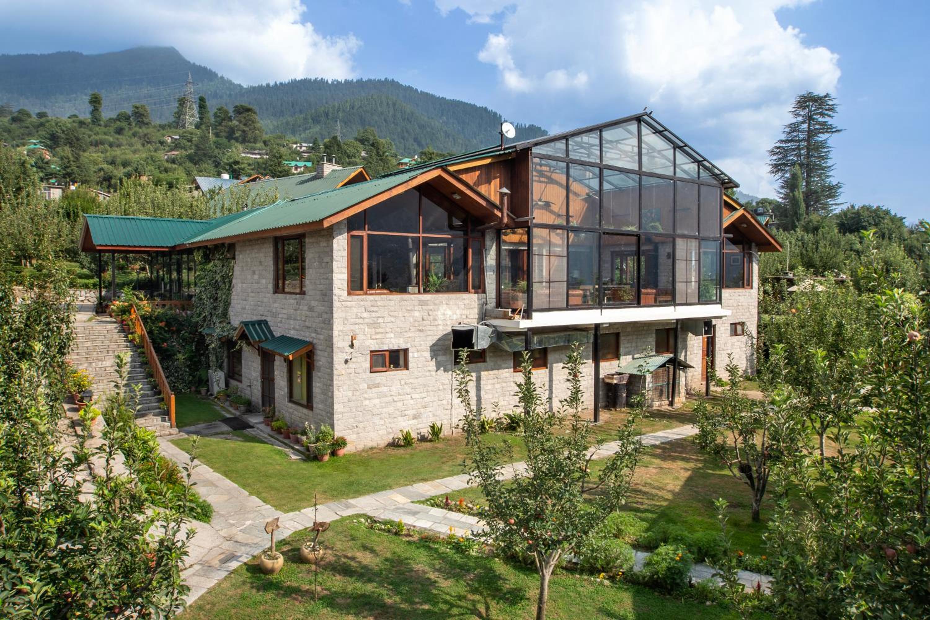 Larisa Resort Manali