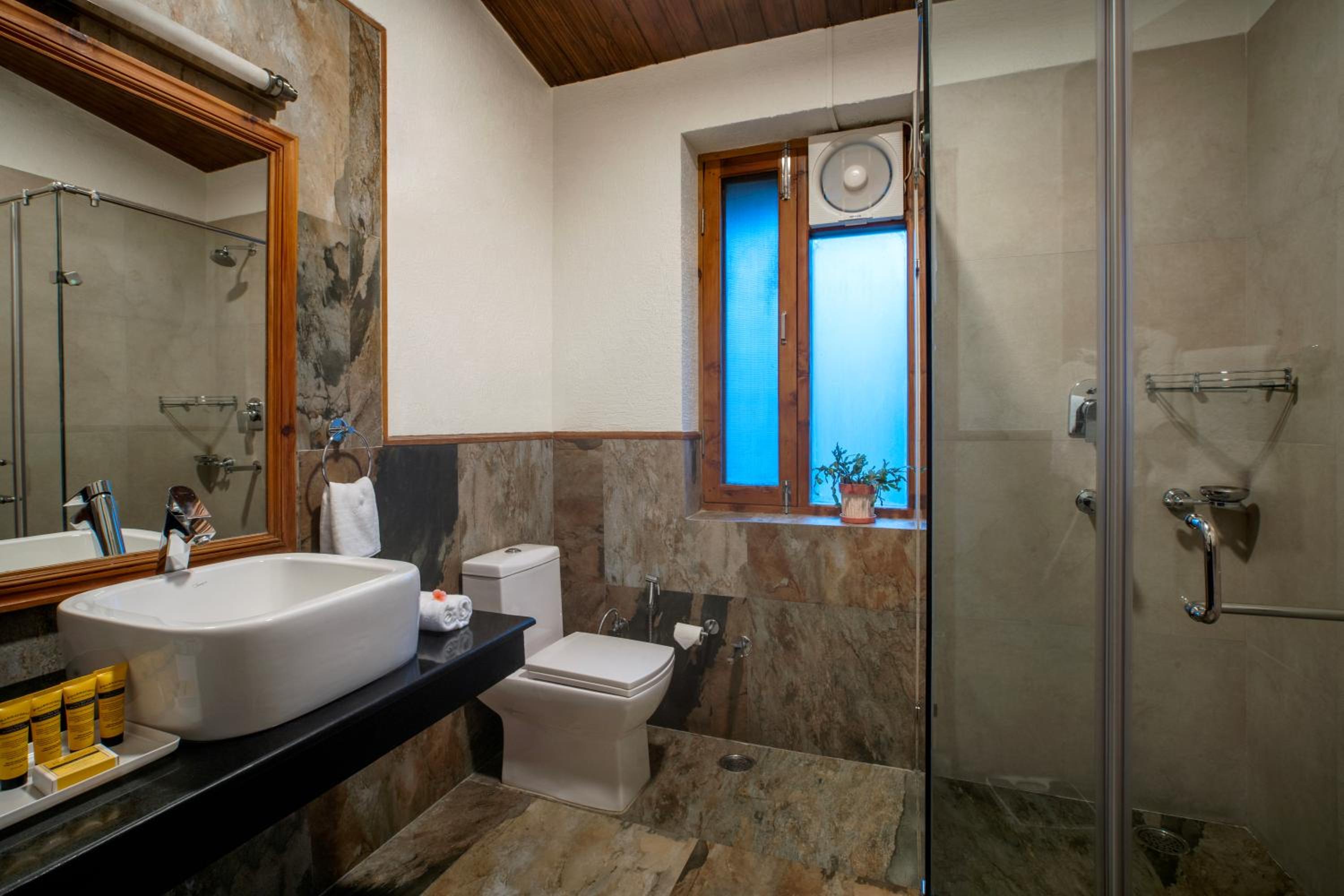 Larisa Resort Manali