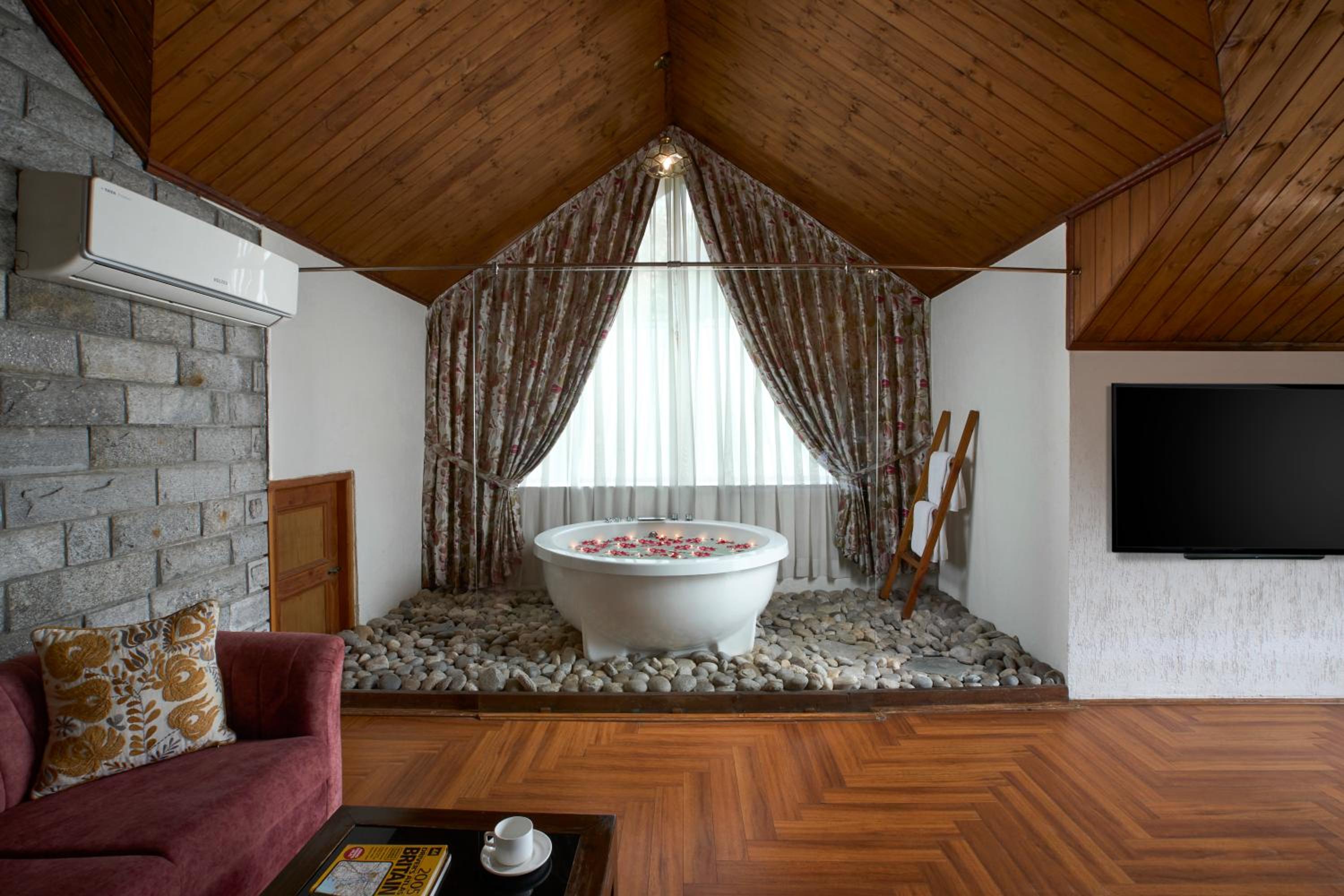 Larisa Resort Manali