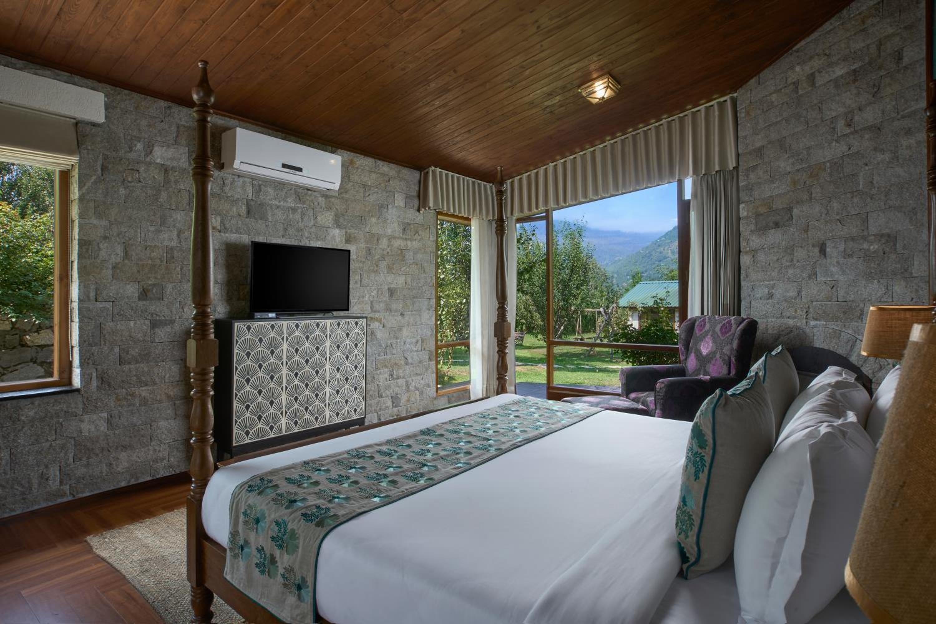 Larisa Resort Manali
