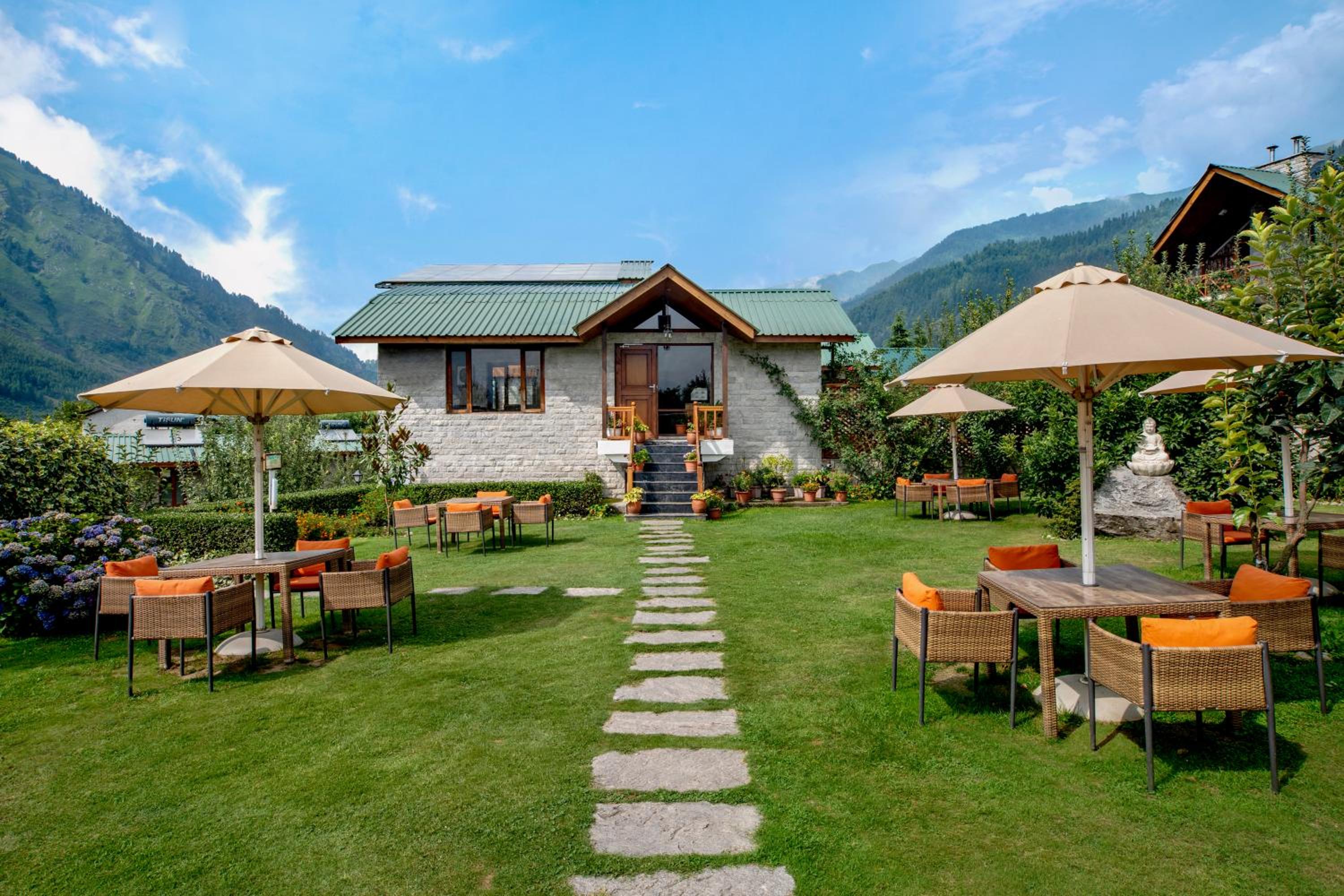 Larisa Resort Manali
