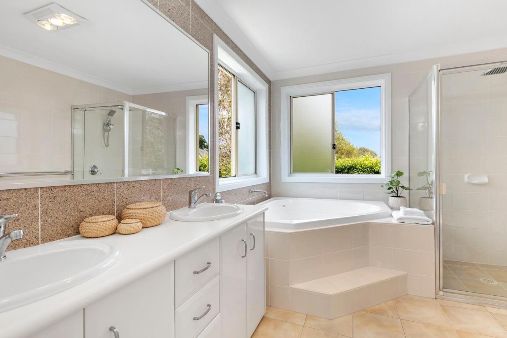 Modern spacious 5-bedroom home in Northern Beaches