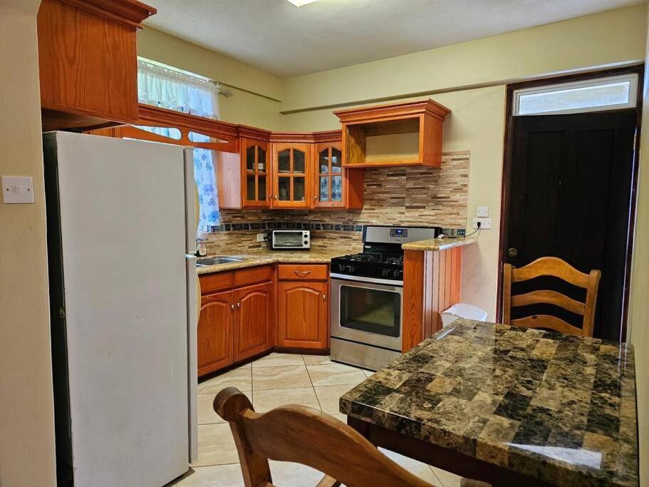 Sargasso Apartments #2 - Five minutes from SGU view 5