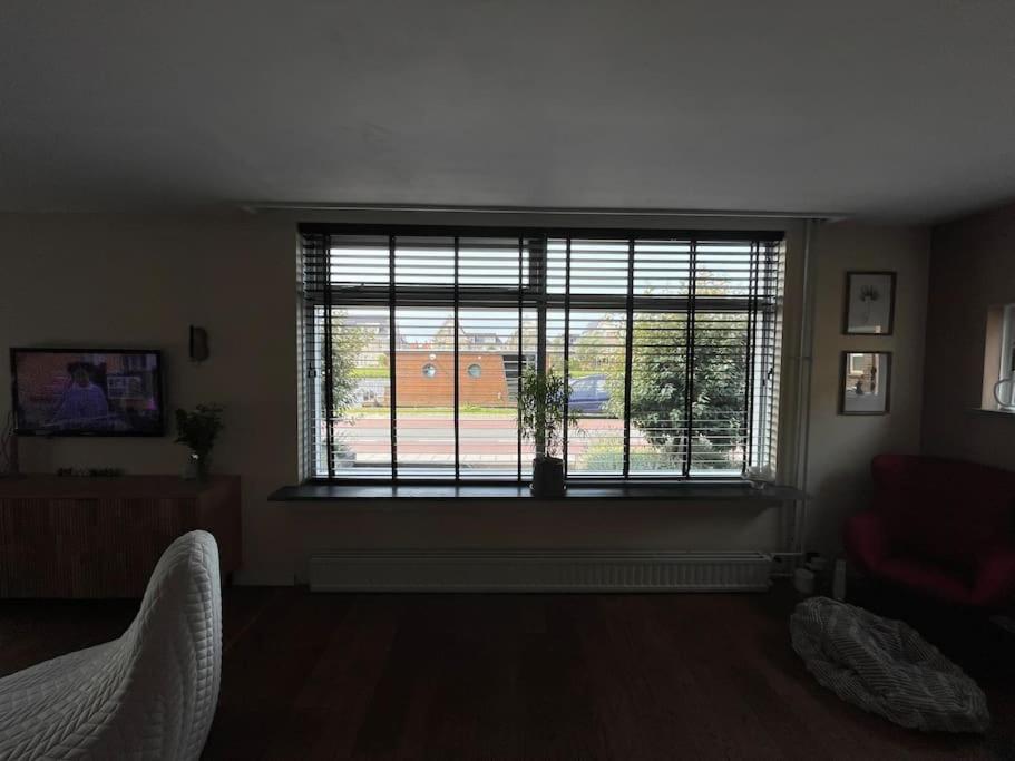 Vrijstaande woning aan het water view 3