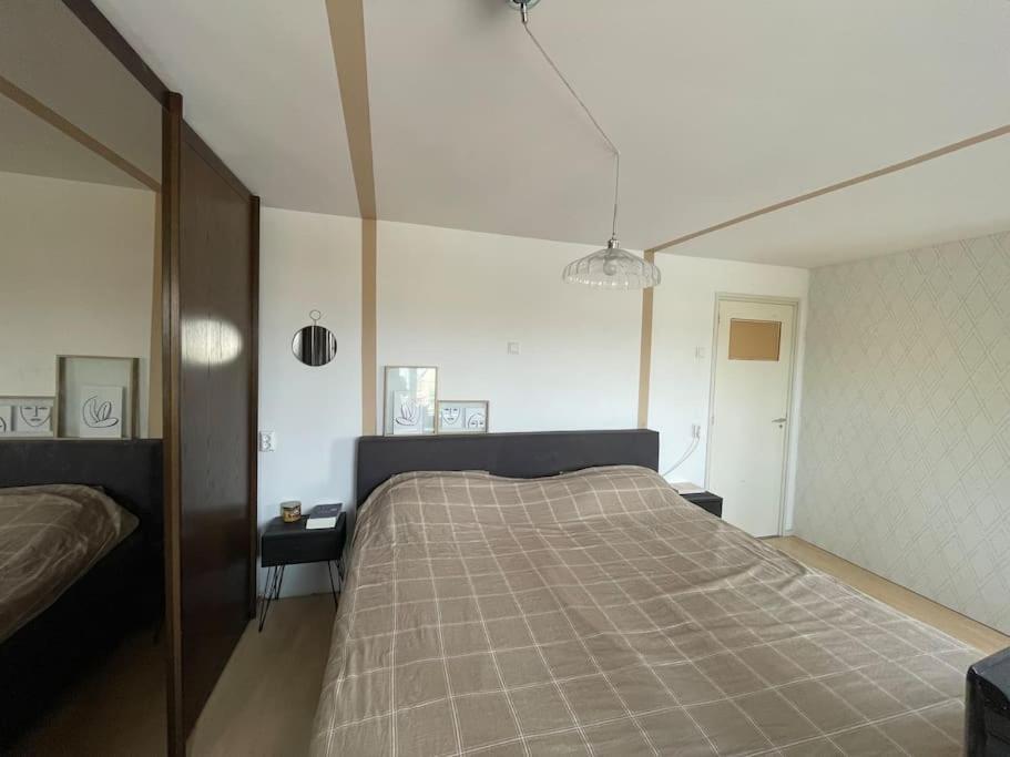 Vrijstaande woning aan het water view 5