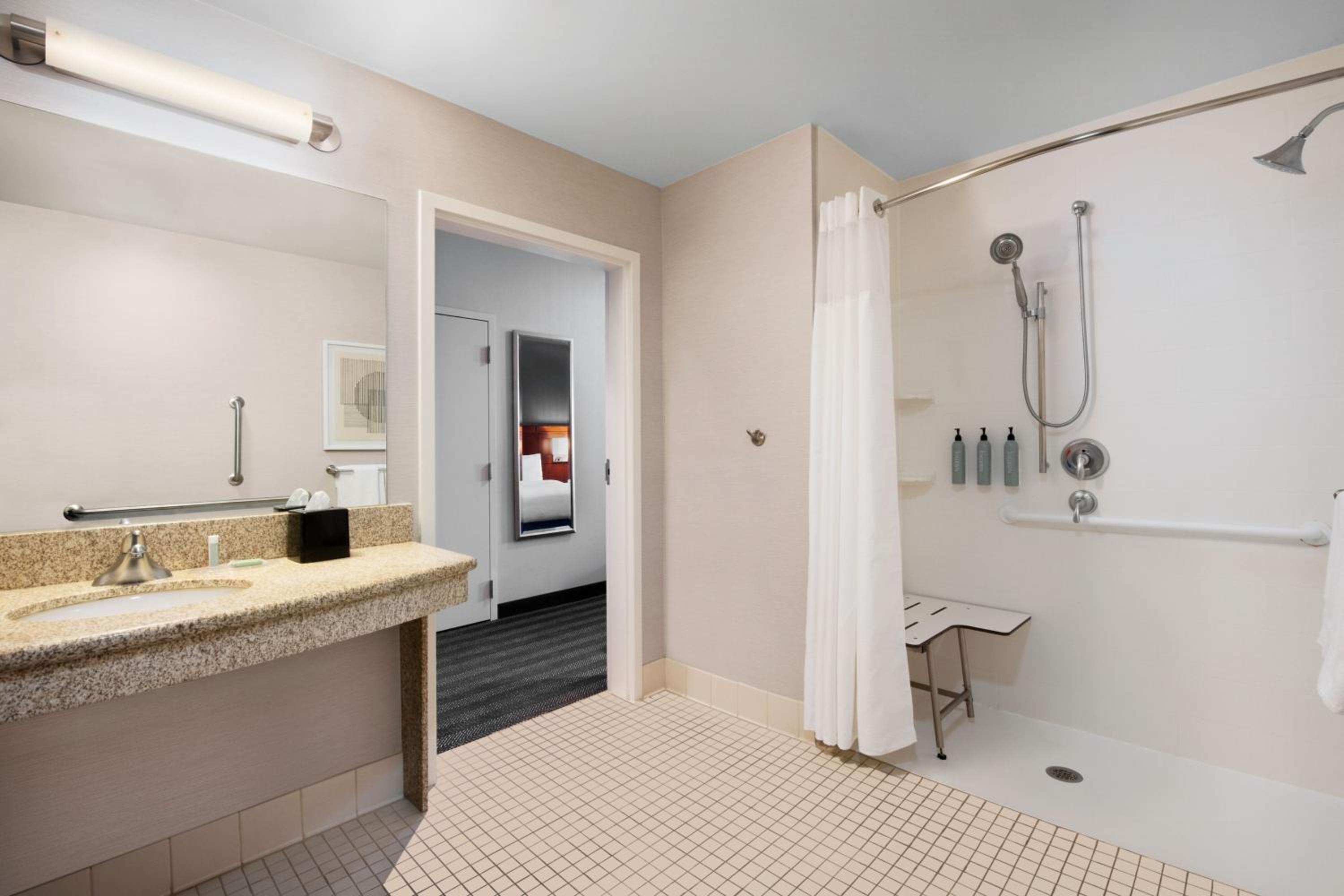 Kansas City Vacations - Courtyard Kansas City at Briarcliff - Property Image 35