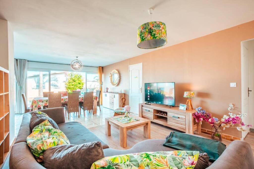 Grande maison pour 20 personnes, avec 8 chambres, piscine, billard et BBQ view 5