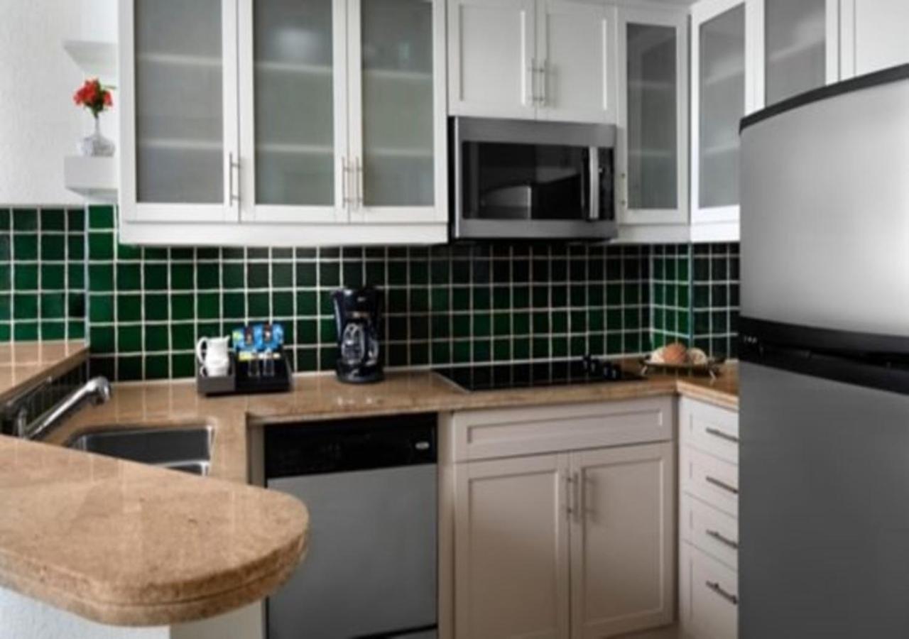 Enjoy the Cancun area with the family in this family friend 2BD resort condo with amenities
