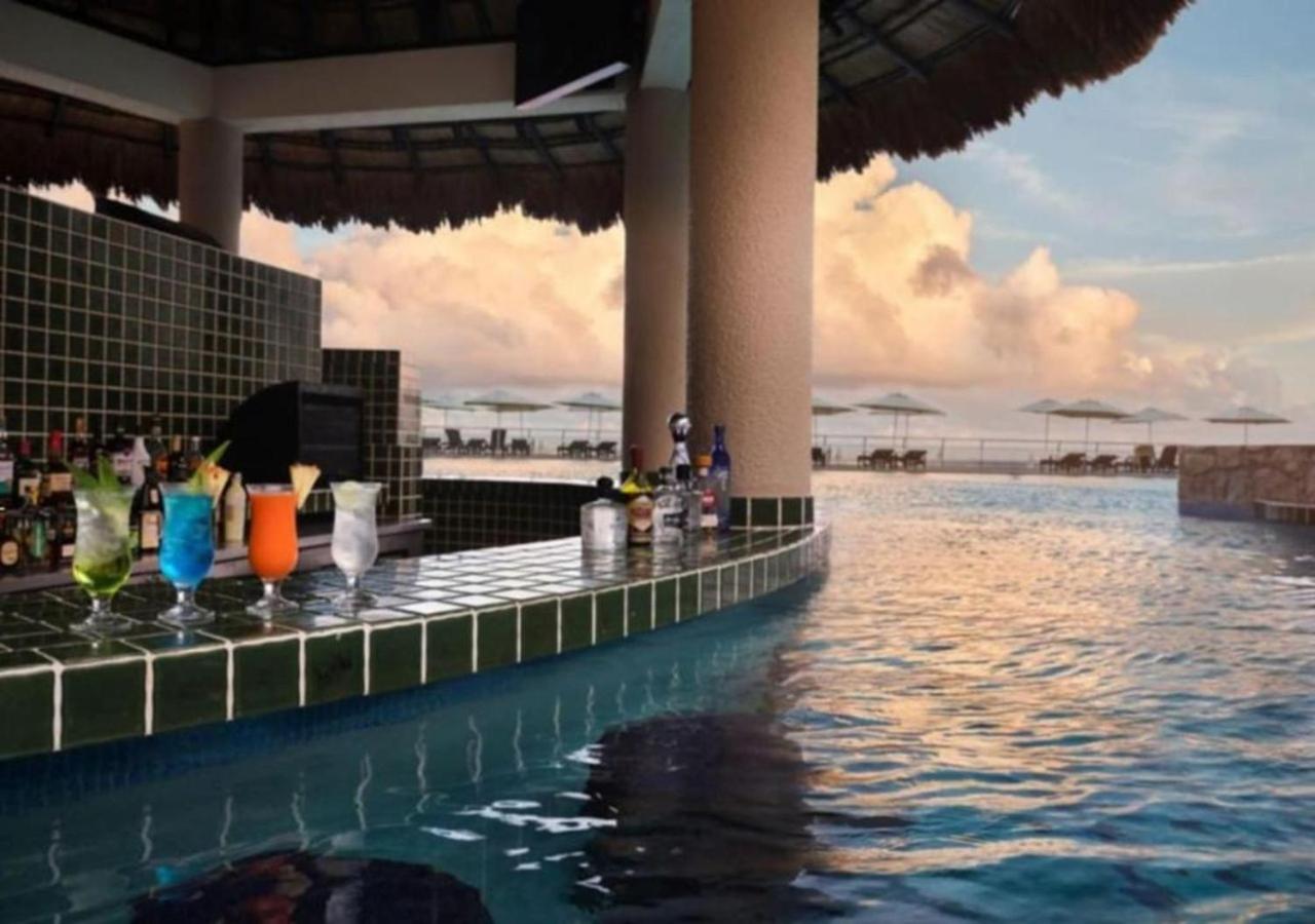 Enjoy the Cancun area with the family in this family friend 2BD resort condo with amenities