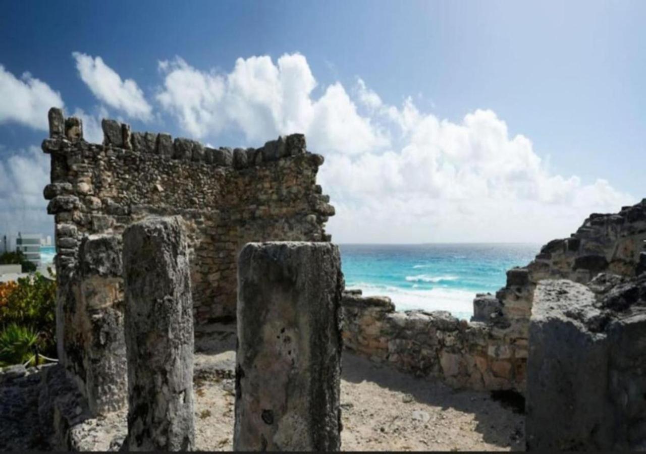 Enjoy the Cancun area with the family in this family friend 2BD resort condo with amenities