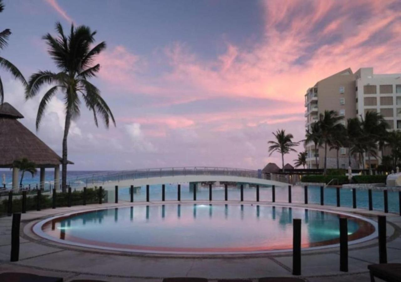 Enjoy the Cancun area with the family in this family friend 2BD resort condo with amenities
