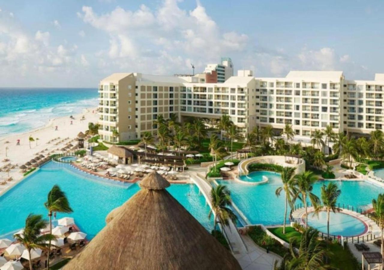 Enjoy the Cancun area with the family in this family friend 2BD resort condo with amenities