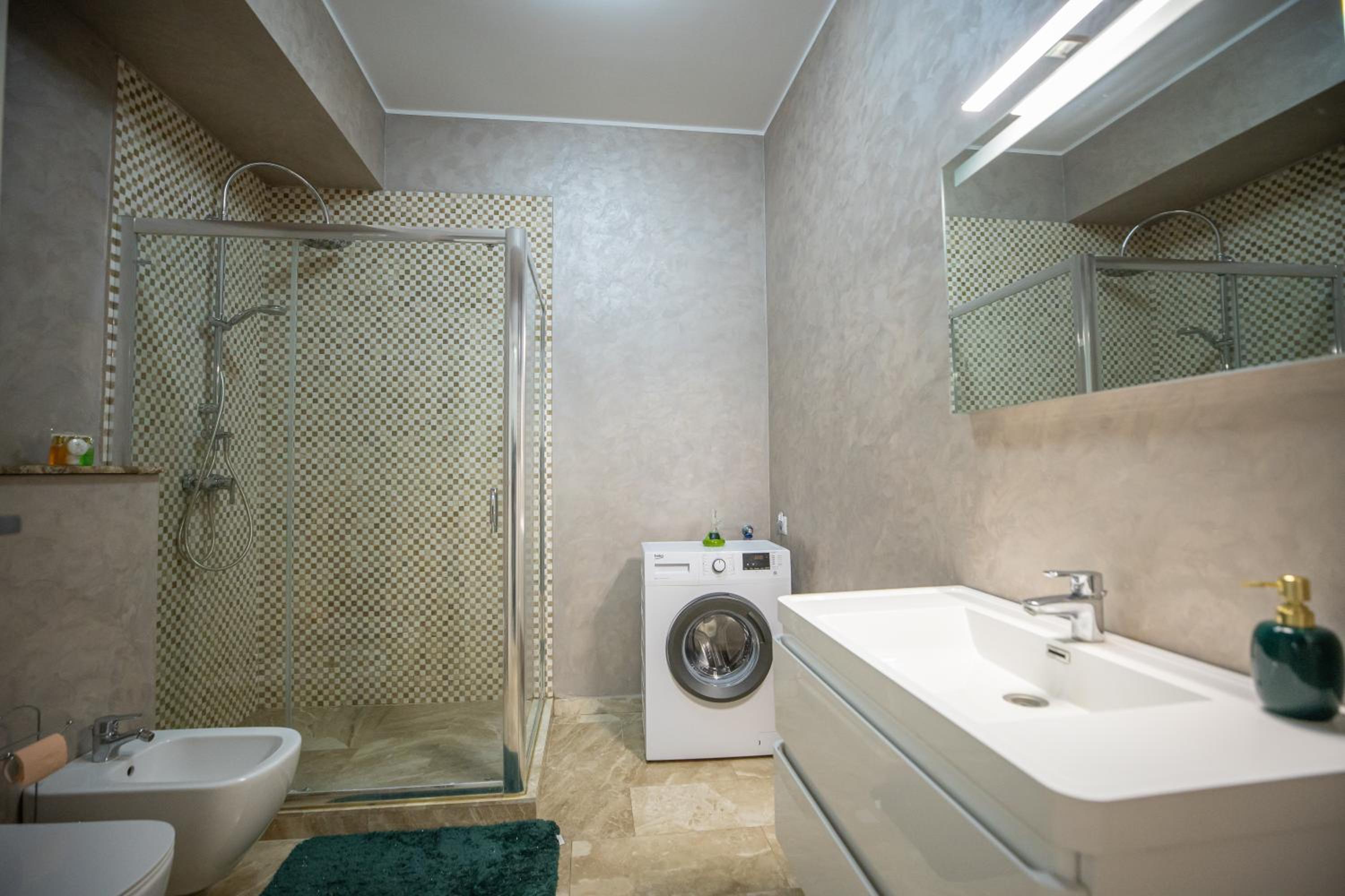 MELIA 5, elegant seaside apartment
