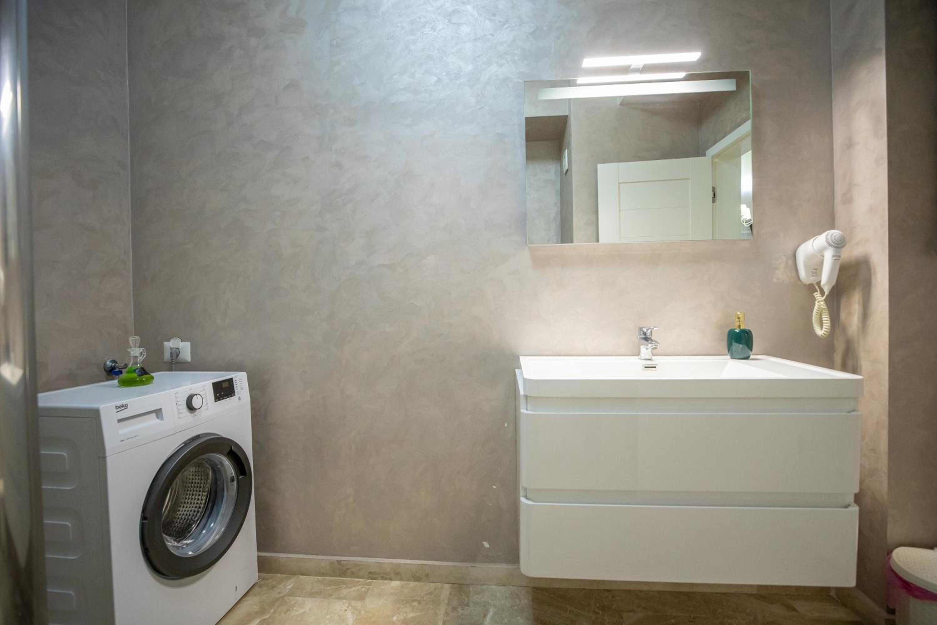 MELIA 5, elegant seaside apartment