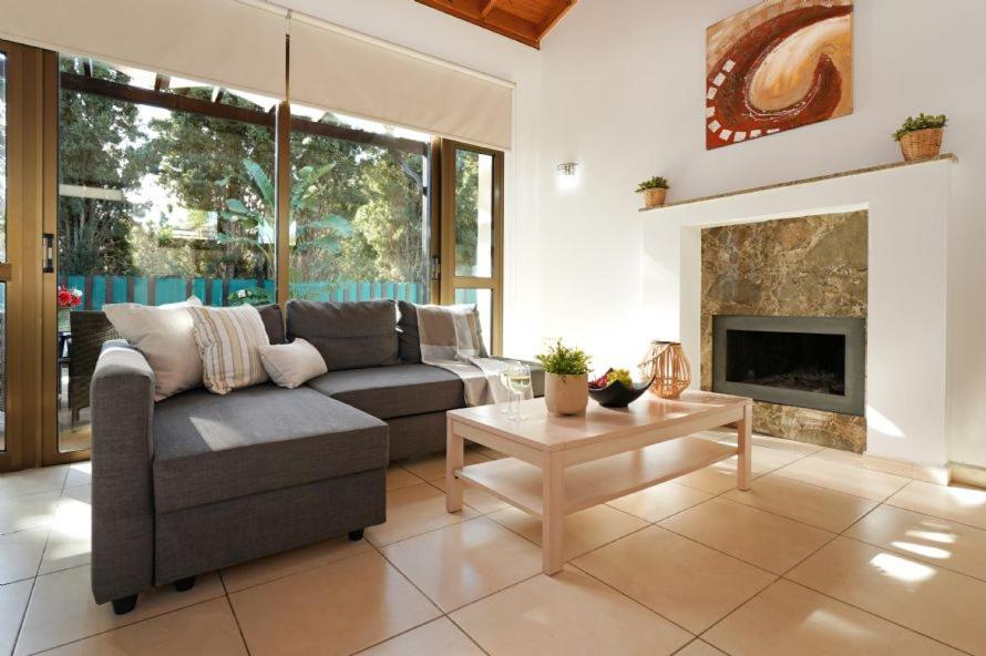 Villa Anthia - 2bed with Large Pool