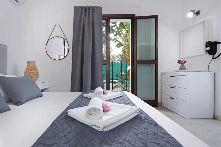 Villa Anthia - 2bed with Large Pool
