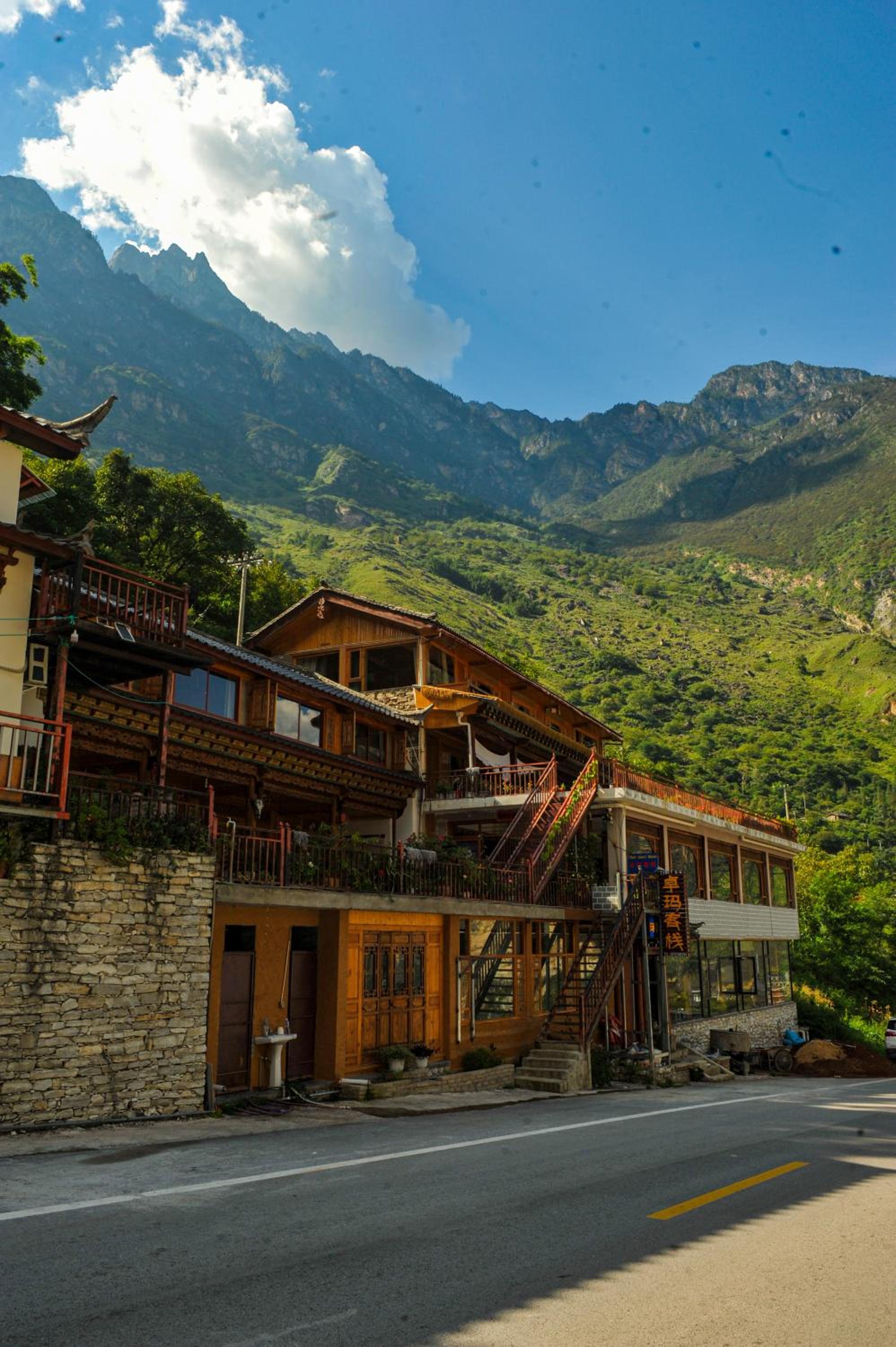 TIBET Guest house 虎跳峡卓玛客栈