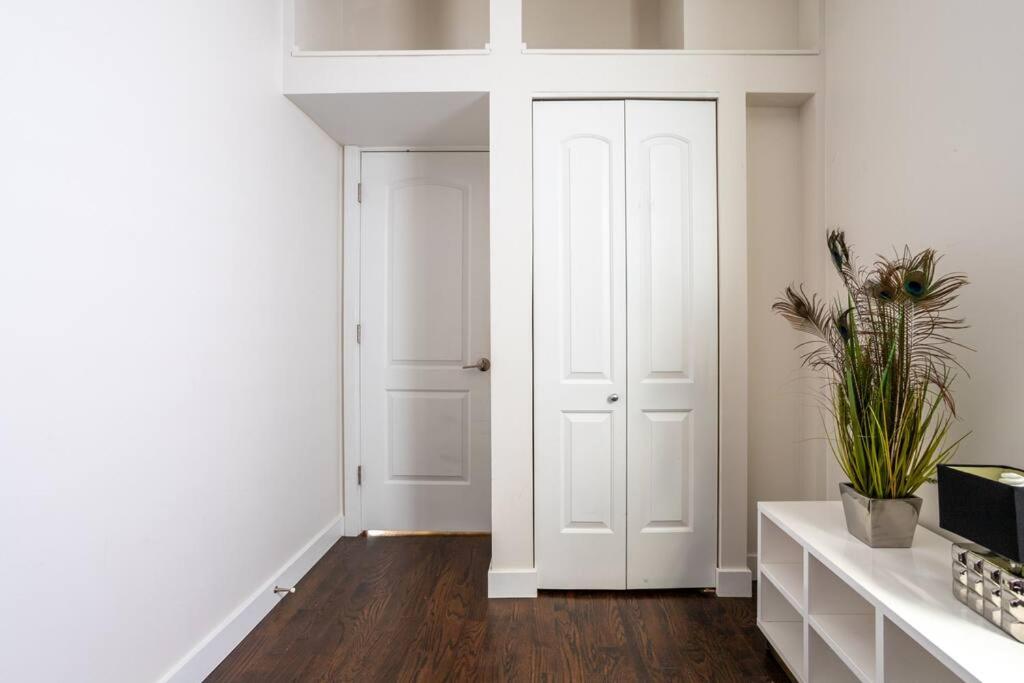 Duplex 3 Bed 2 Bat Apt Steps from Lincoln Square view 5