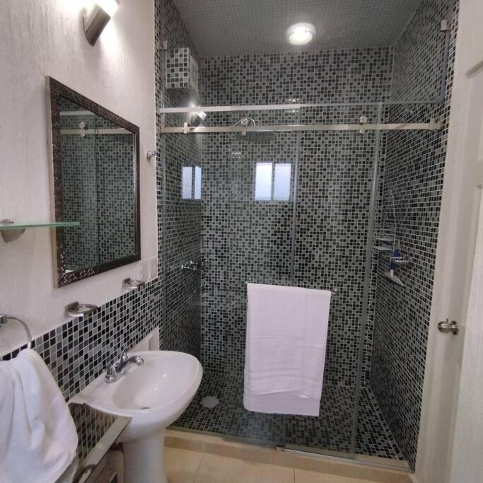 Casa-piscina-3Hab-Baño Privado-Wifi 50 Mbps-Tina