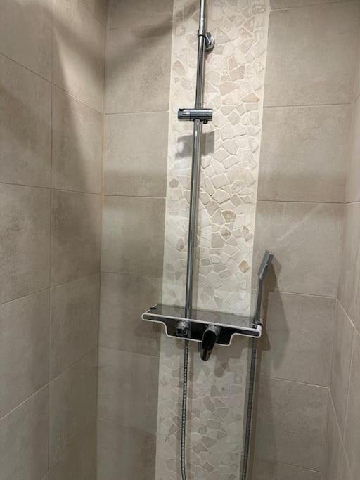 Appartement lumineux et chaleureux avec piscine estivale