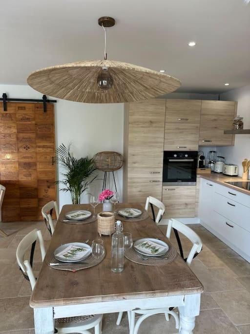 Appartement lumineux et chaleureux avec piscine estivale
