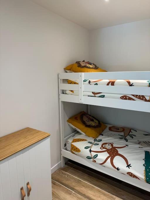 Appartement lumineux et chaleureux avec piscine estivale
