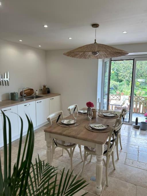 Appartement lumineux et chaleureux avec piscine estivale