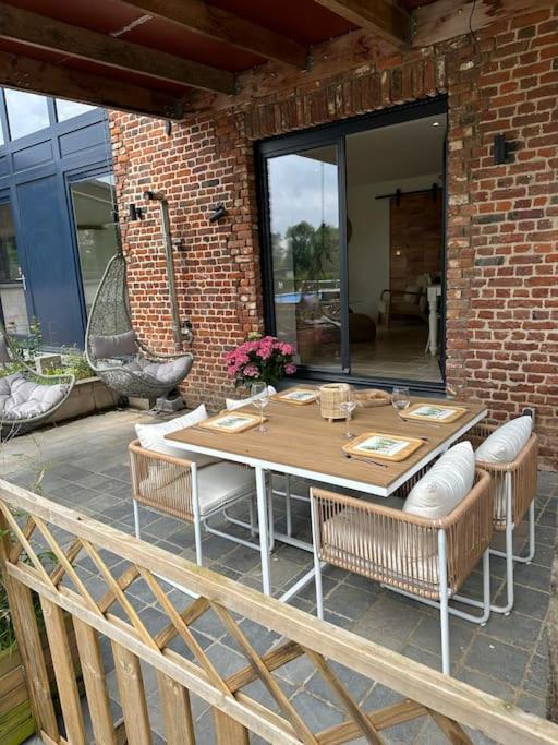 Appartement lumineux et chaleureux avec piscine estivale