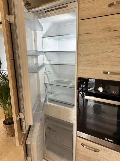 Appartement lumineux et chaleureux avec piscine estivale