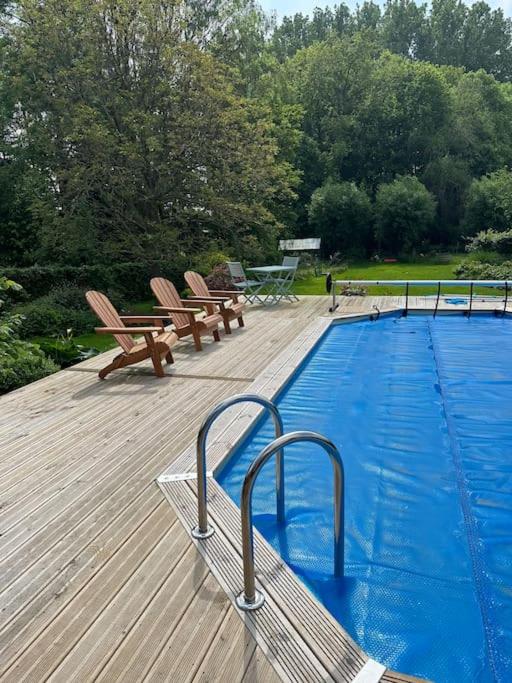 Appartement lumineux et chaleureux avec piscine estivale