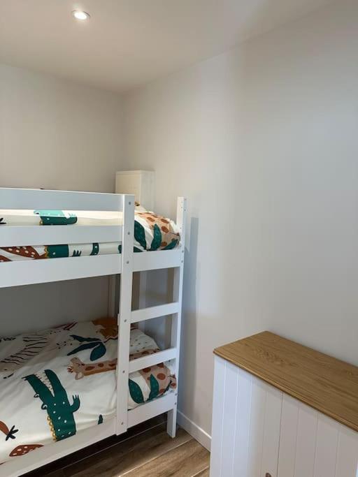 Appartement lumineux et chaleureux avec piscine estivale