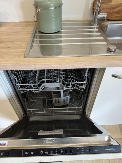 Appartement lumineux et chaleureux avec piscine estivale