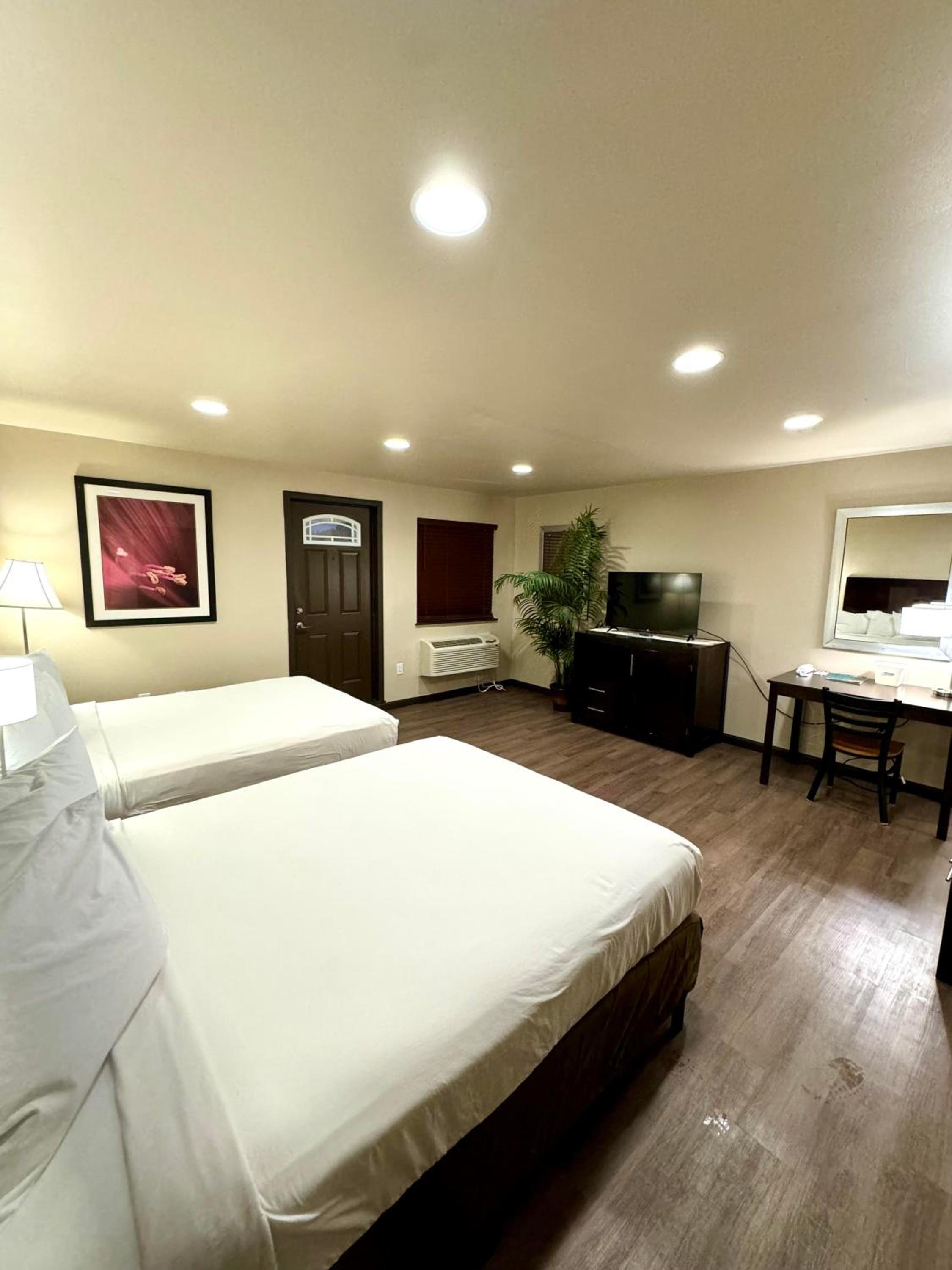 Marquette Vacations - Americas Best Value Inn Marquette - Property Image 22