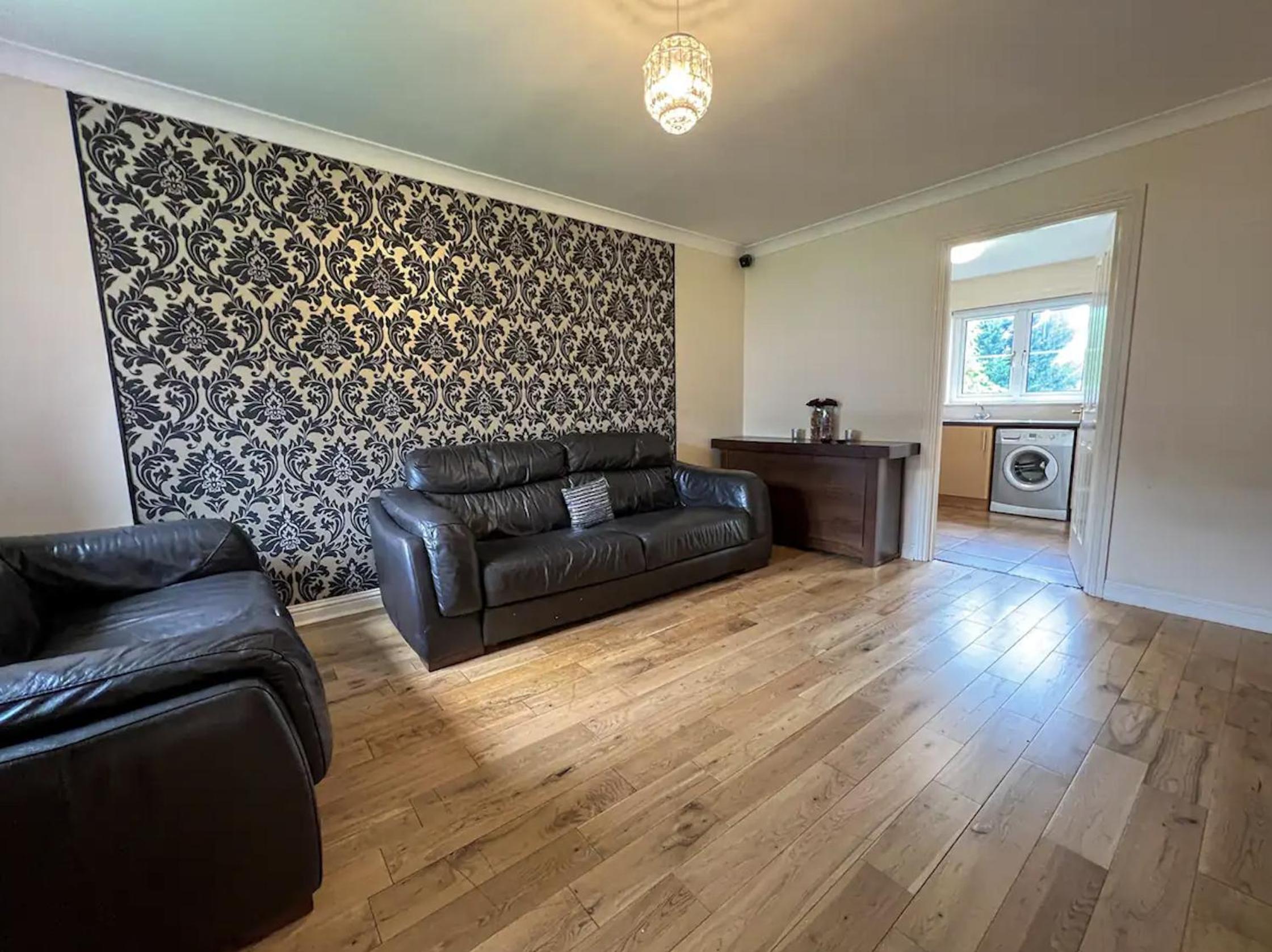 Glasgow Central - Entire house - Free Parking , Free super fast Wifi , Private garden & Parking security view 2