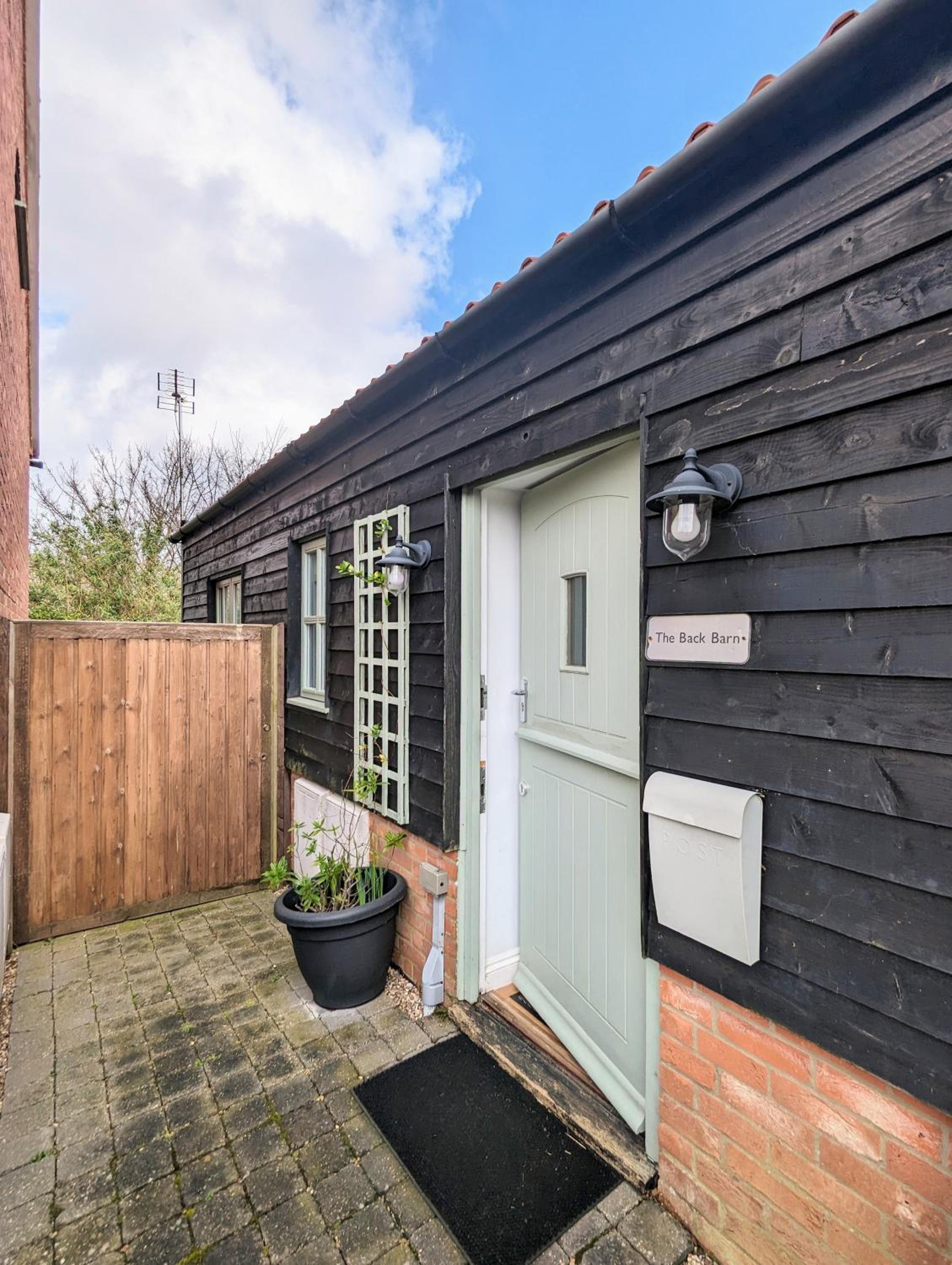 The Back Barn - Stylish seaside barn - Crabpot Cottages Sheringham view 3