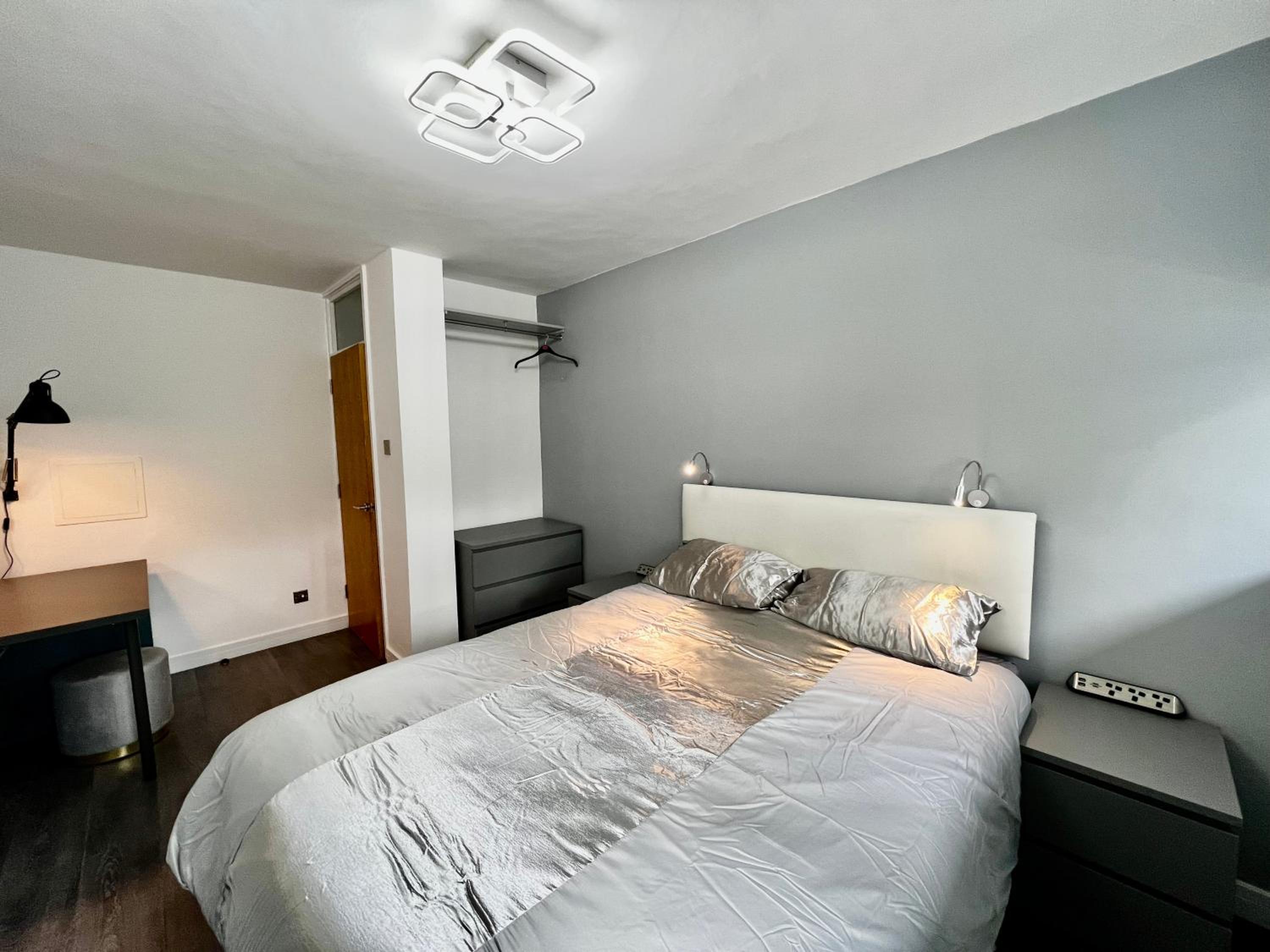 Manchester - 1Bedroom - 1Bathroom - Parking - Wifi view 3