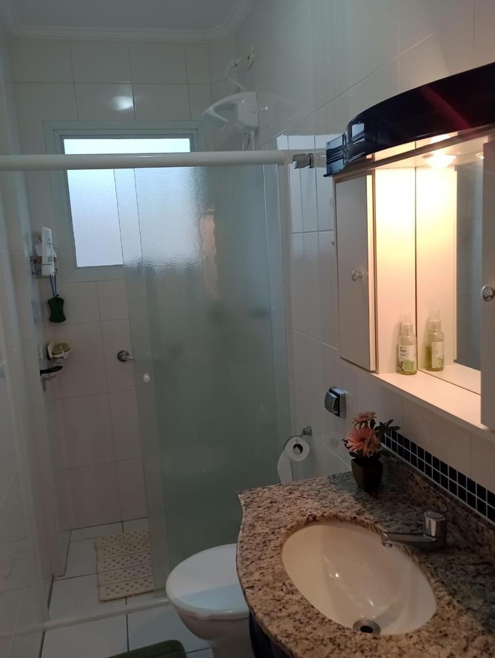 apartamento lindo 3 dormitorios ao lado da praia
