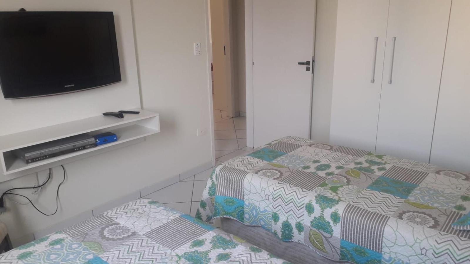 apartamento lindo 3 dormitorios ao lado da praia