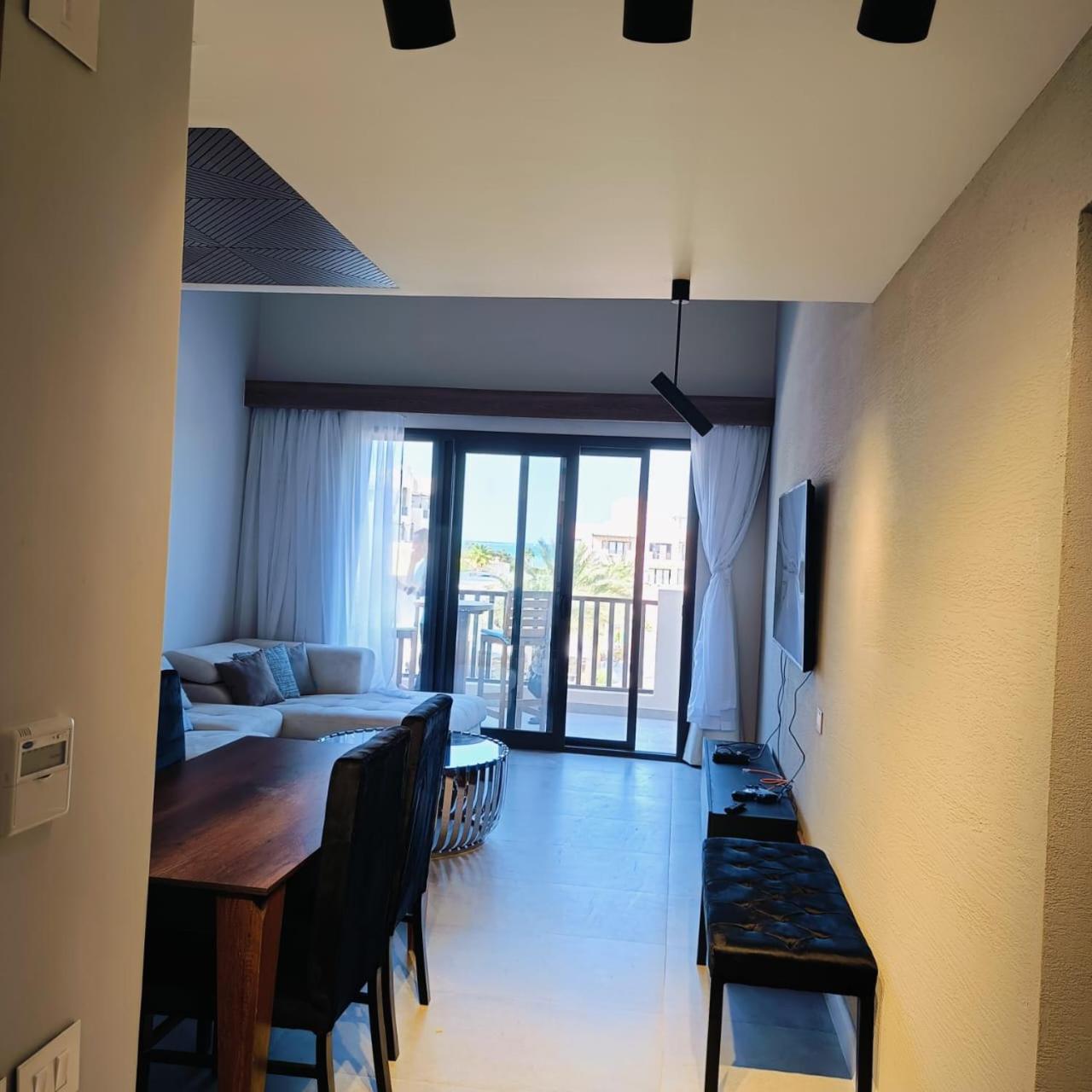 Nayah Stays, Luxurious bedroom in Fanadir Marina